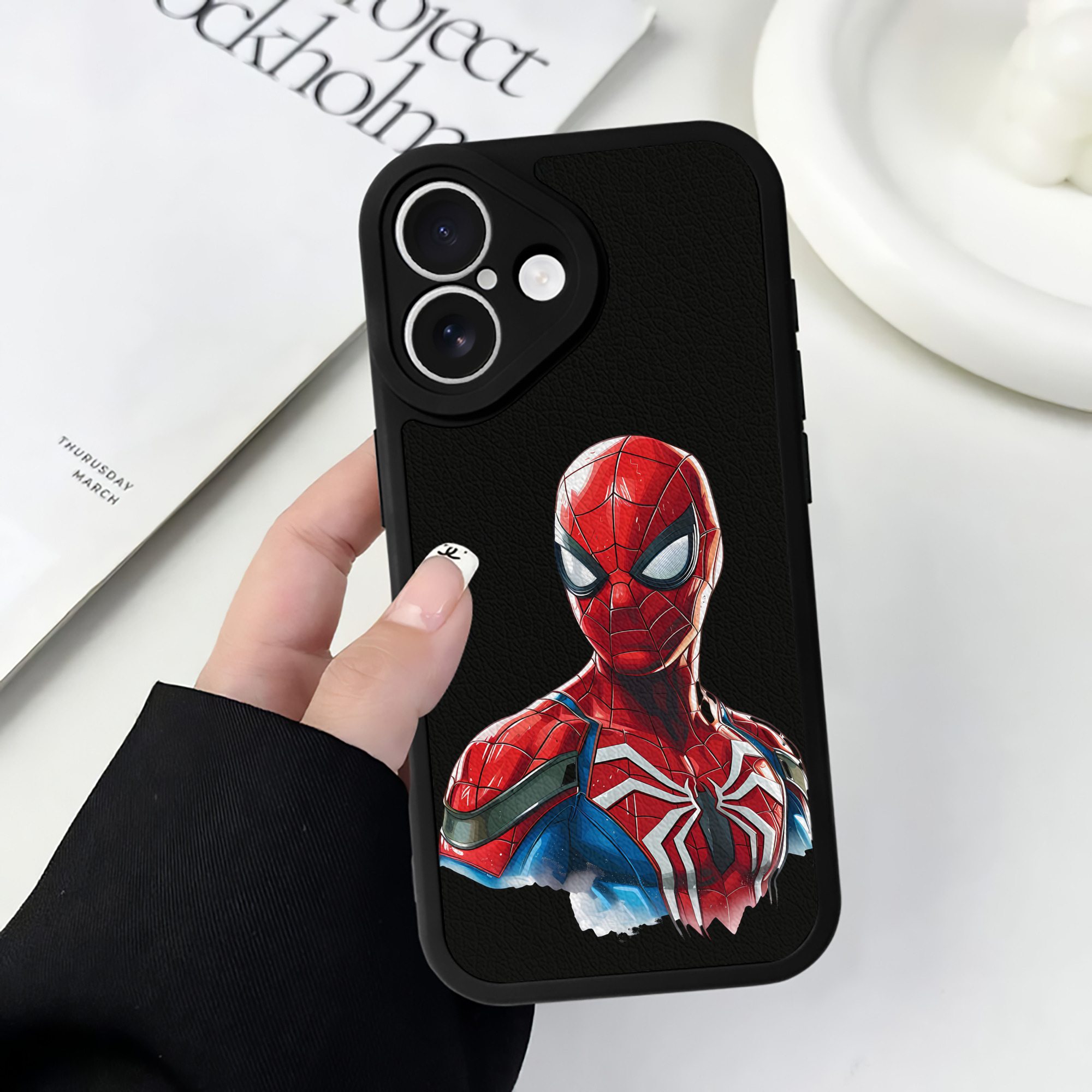 Spider Man スパイダーマン 【iPhone 16シリーズ対応】シリコンスマホケース（レザー調） 材質：シリコン